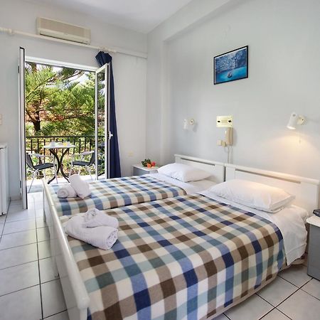 Hotel Athina Каравомилос Екстериор снимка