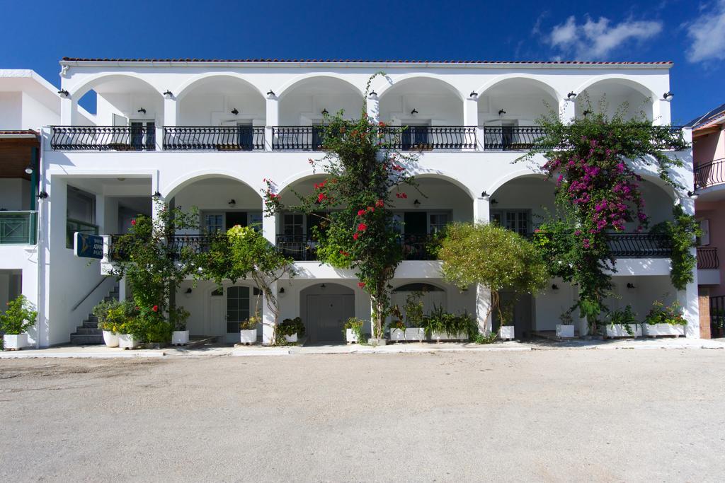 Hotel Athina Каравомилос Екстериор снимка