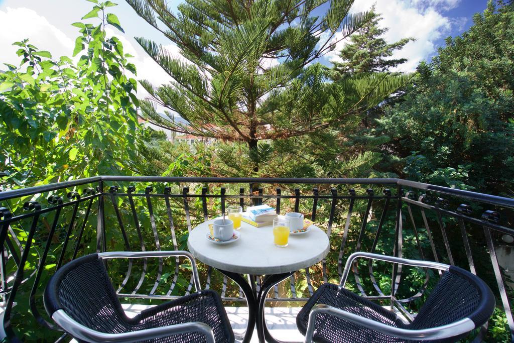 Hotel Athina Каравомилос Екстериор снимка