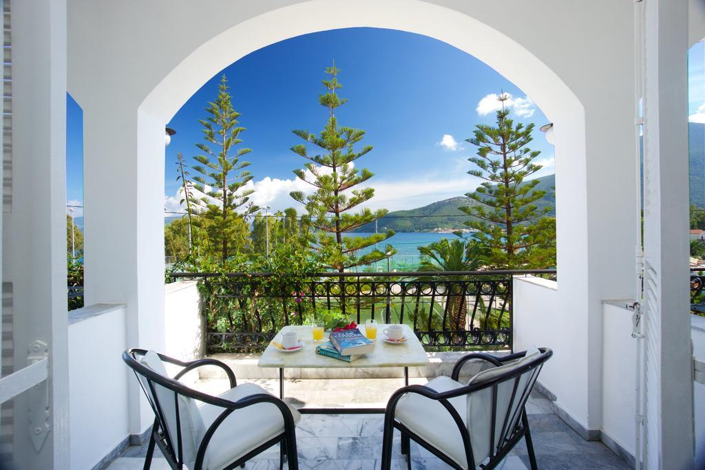 Hotel Athina Каравомилос Екстериор снимка