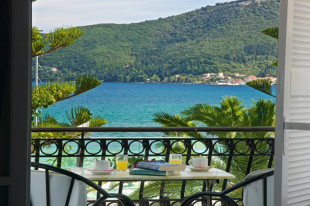 Hotel Athina Каравомилос Екстериор снимка
