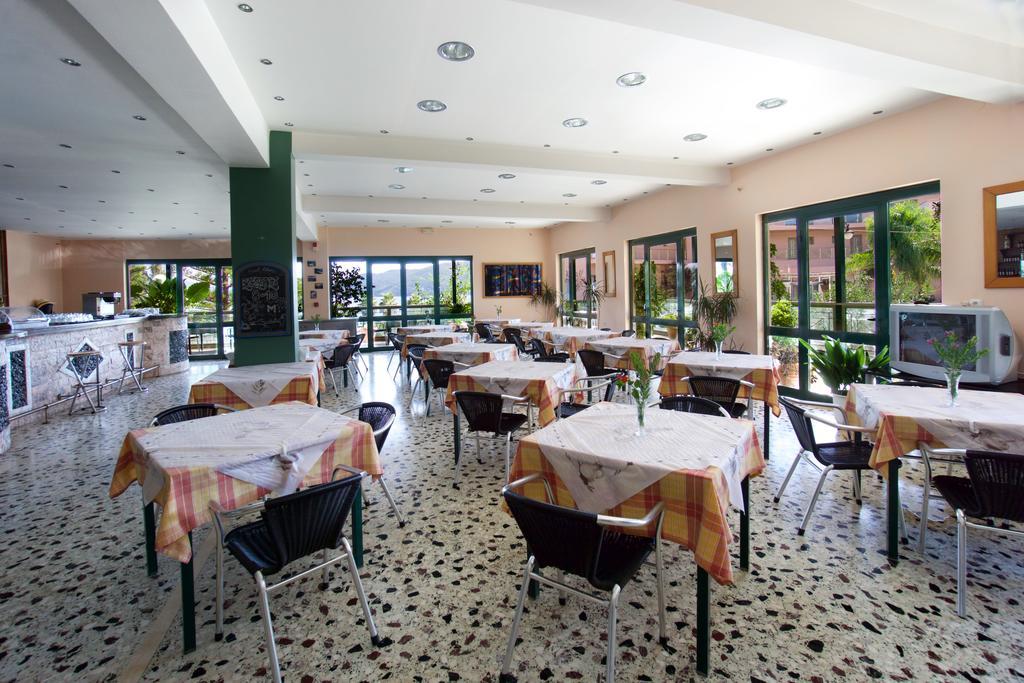 Hotel Athina Каравомилос Екстериор снимка