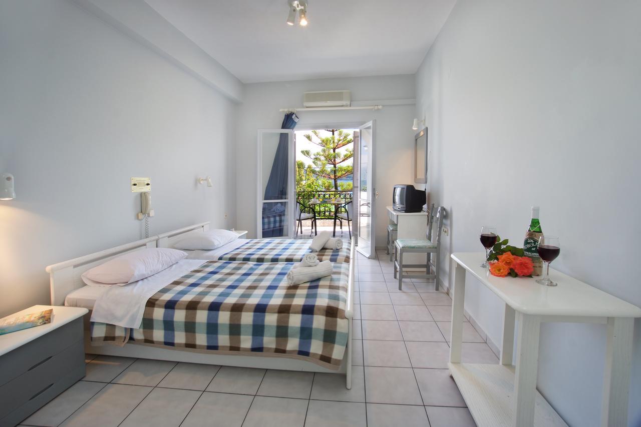 Hotel Athina Каравомилос Екстериор снимка