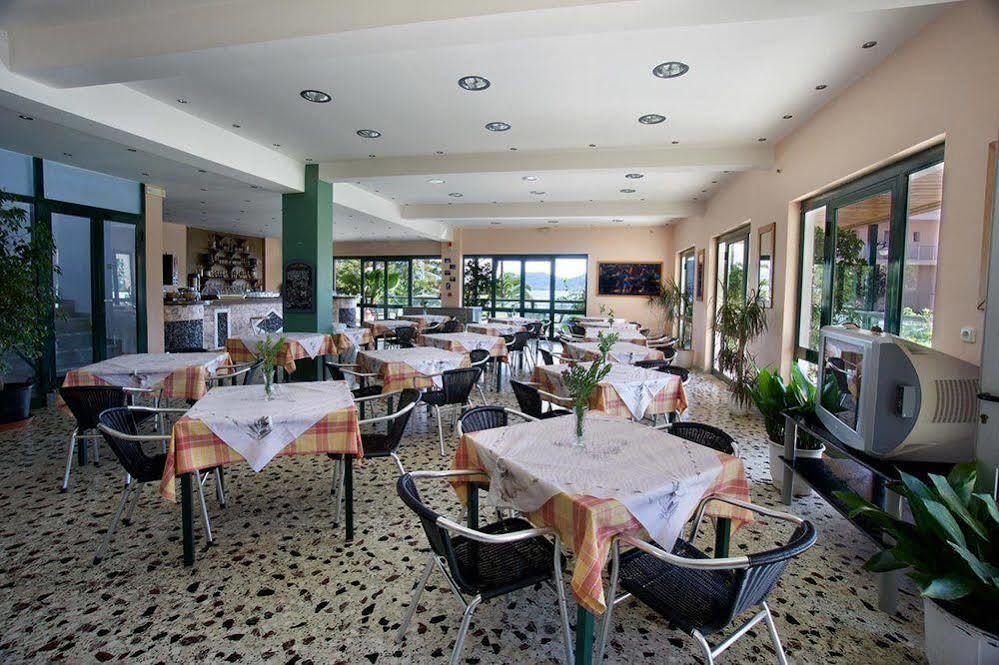 Hotel Athina Каравомилос Екстериор снимка