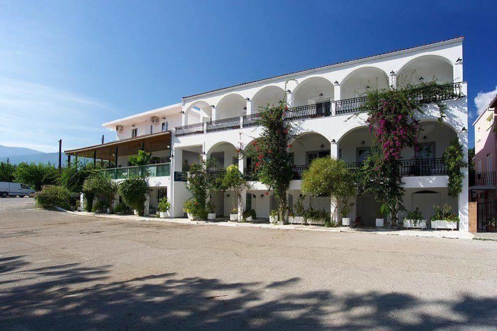 Hotel Athina Каравомилос Екстериор снимка